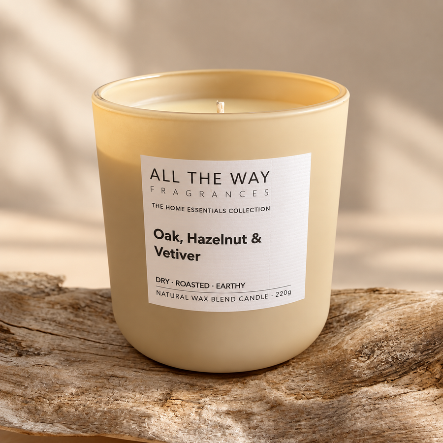 Oak, Hazelnut & Vetiver χειροποίητο αρωματικό κερί All the Way σε ξύλινη βάση