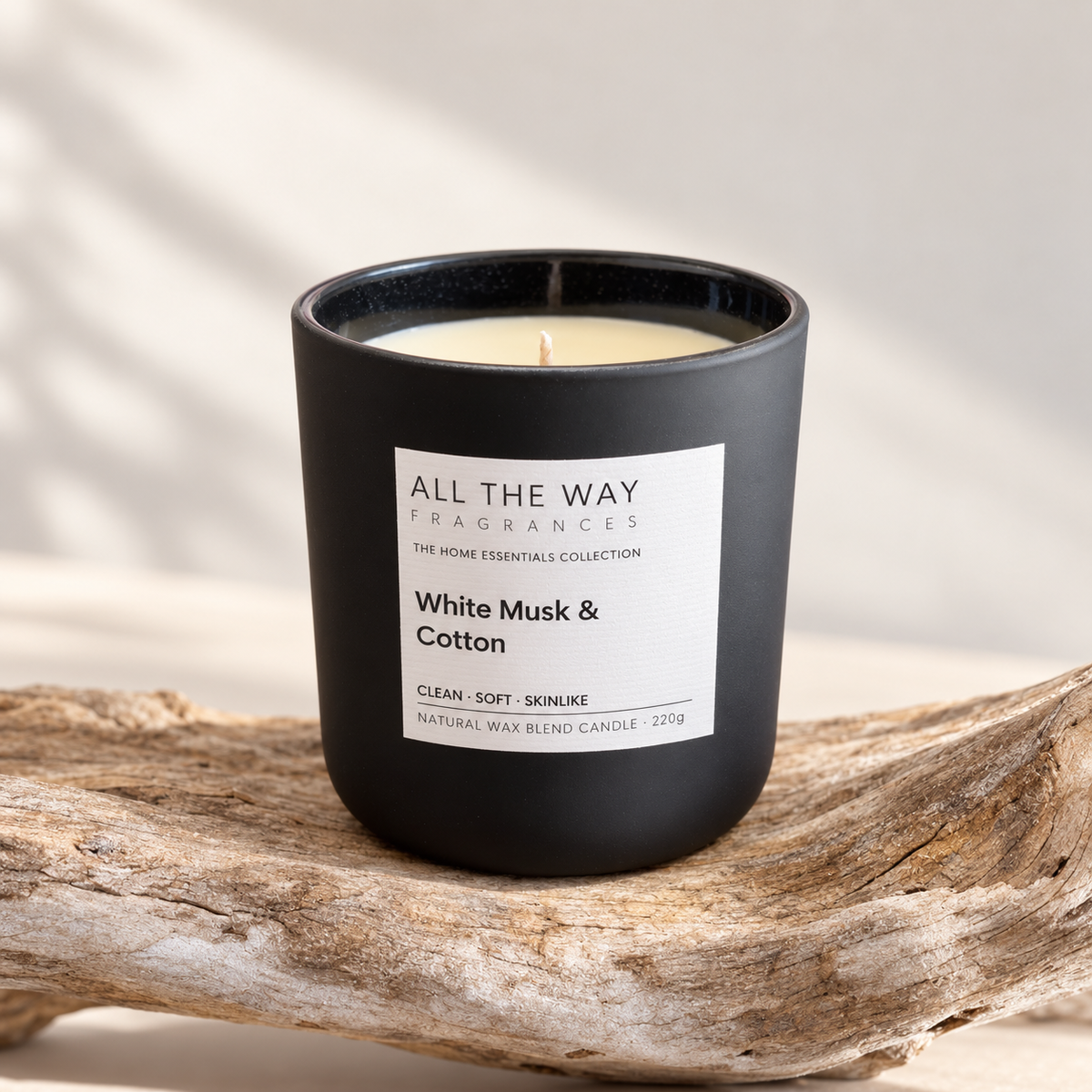 White Musk & Cotton χειροποίητο αρωματικό κερί All the Way σε ξύλινη βάση