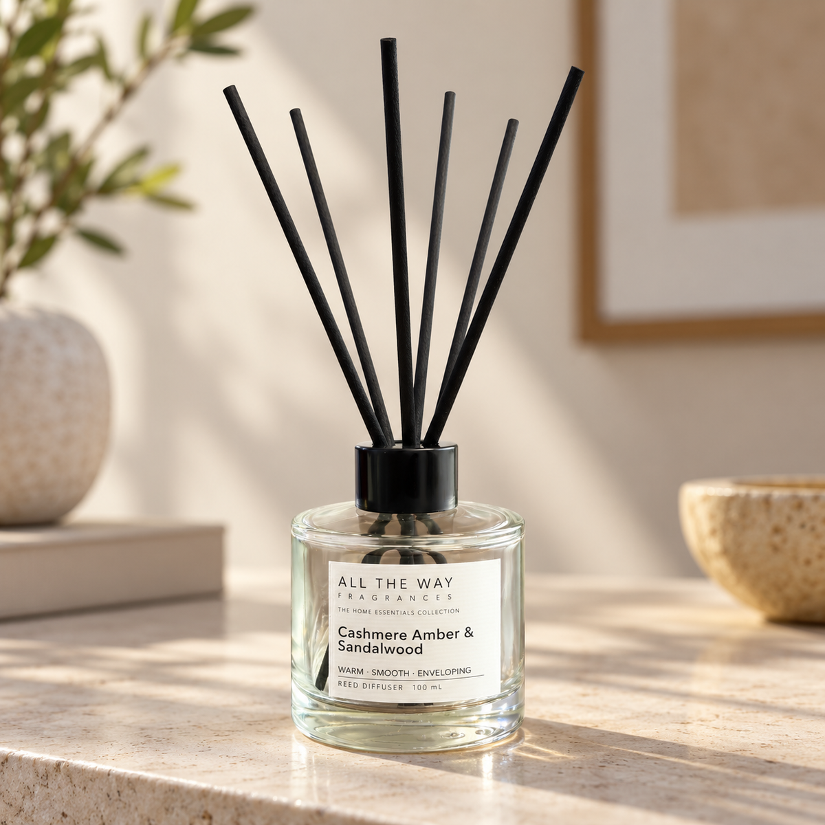Cashmere Amber & Sandalwood reed diffuser αρωματικό χώρου All the Way – editorial φωτογραφία